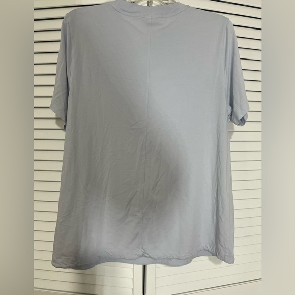 Calia by Carrie Underwood light T-shirt - Picture 4 of 6